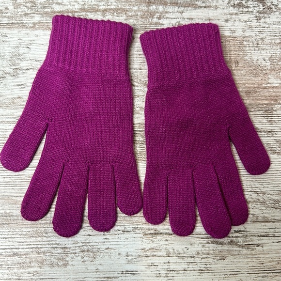 LELE SADOUGHI
Wo Jelly Heart Ear Warmer NWT & Gloves Set - Picture 8 of 9